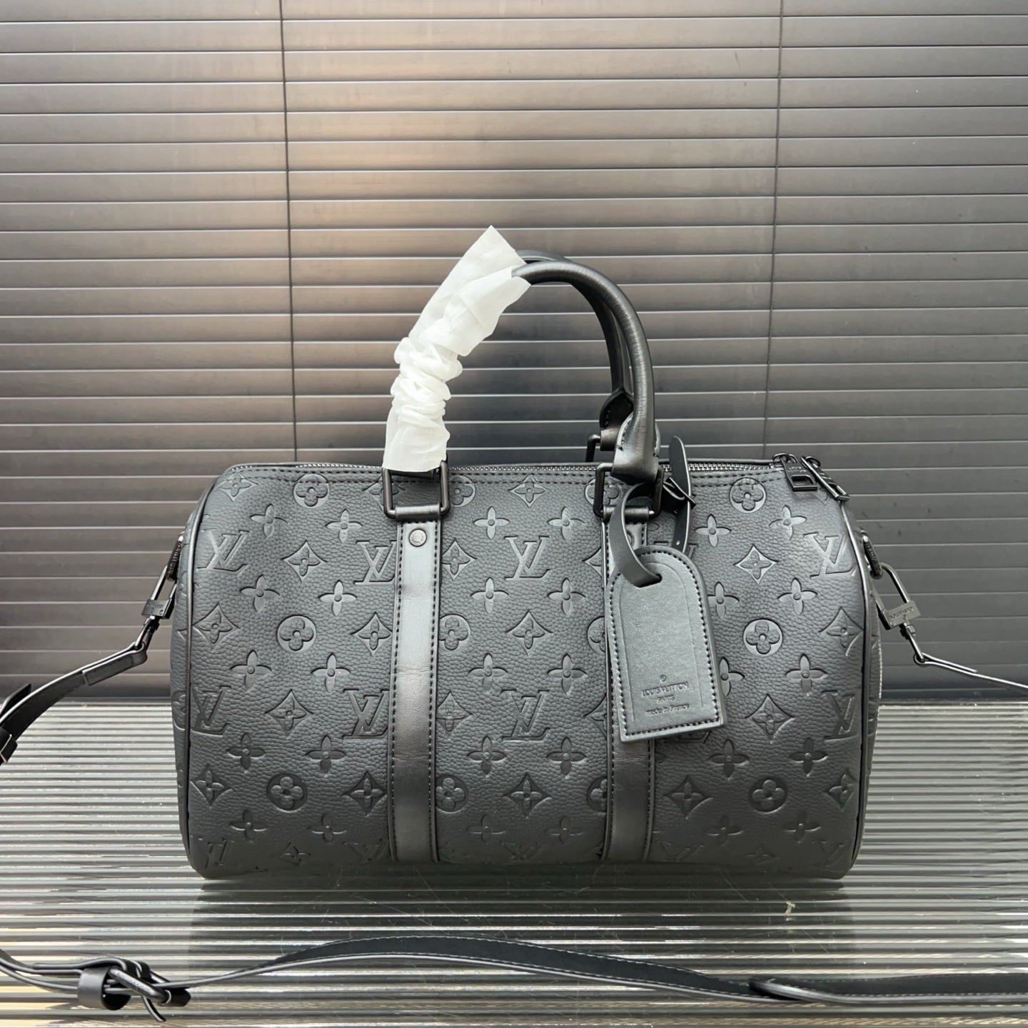 New Handmade 35cm Leather V logo Men BagsXC052025072801