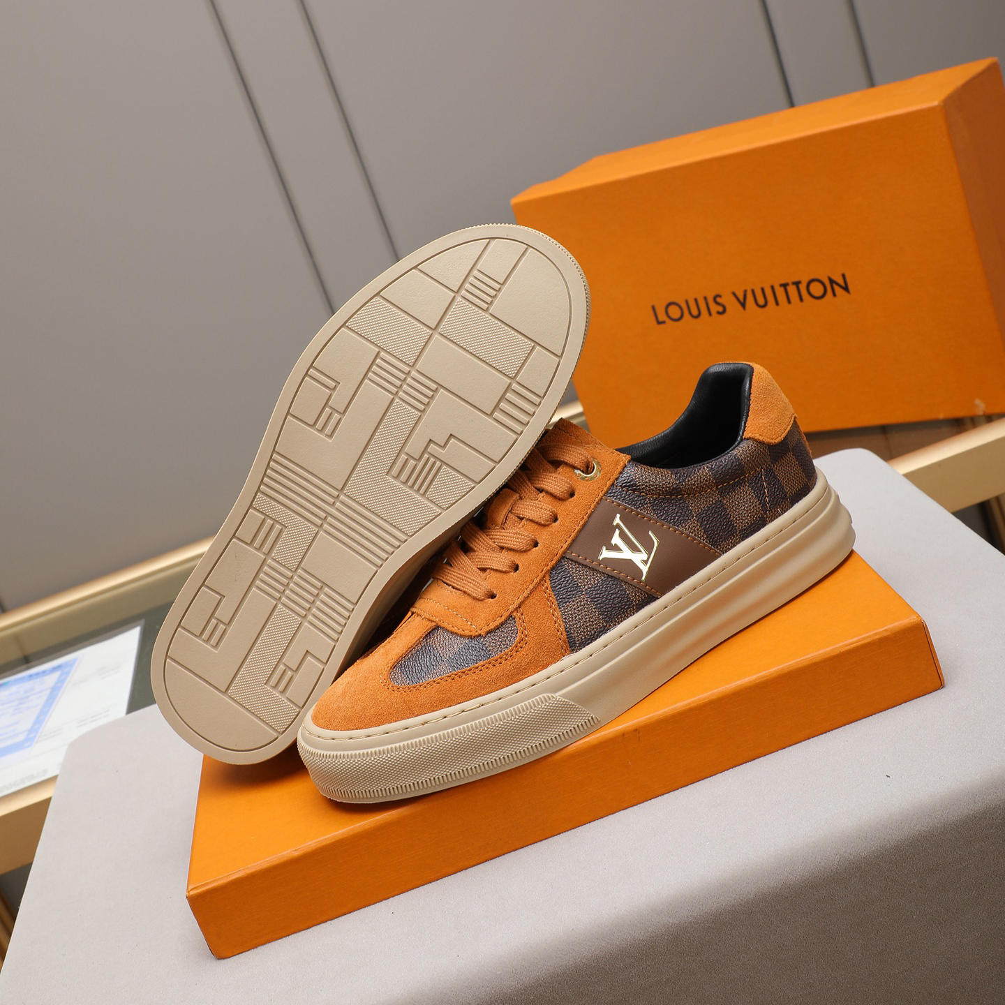 New Leather Fashion V Logo Men's sneakersXC052025110608