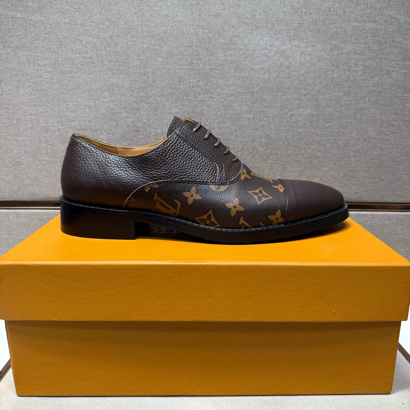 New Handmade V men's Dress ShoesXC052025121502