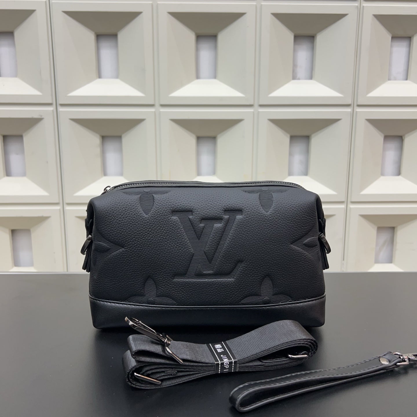 New  Black Leather V Logo Men's BagsXC052025110304