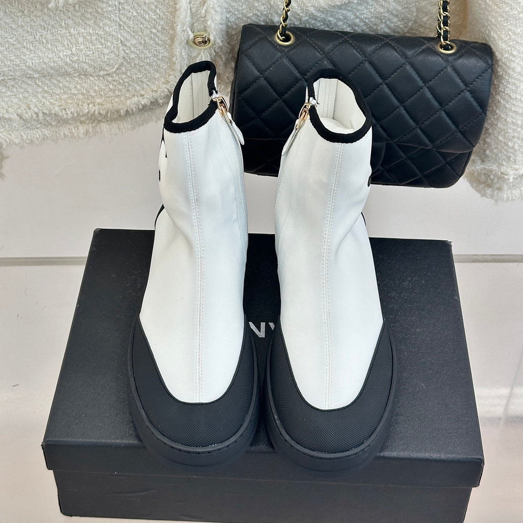 New White and Black women's shoesXC052026051102
