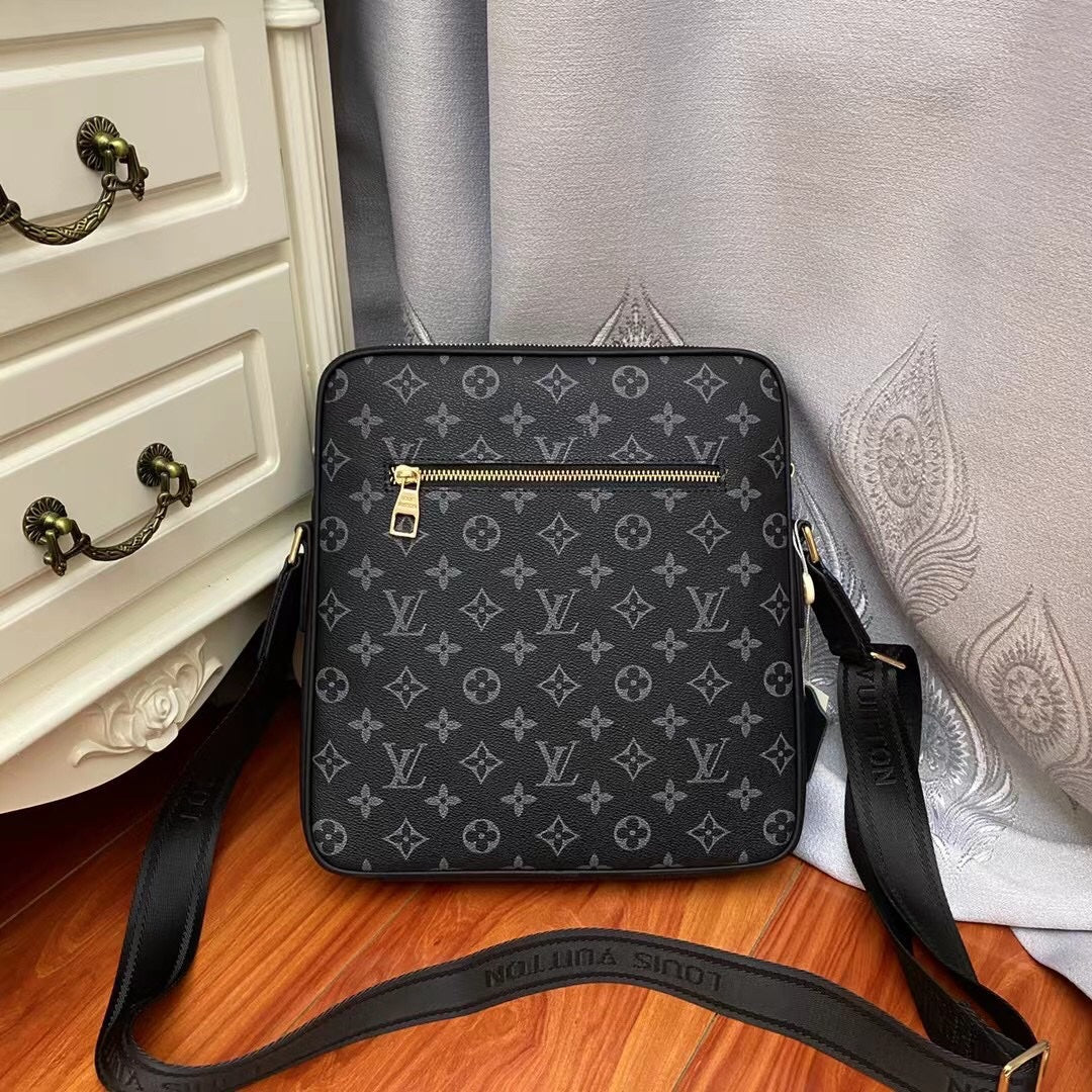 New Black Leather V Logo 26cm Men's BagsXC052025102201