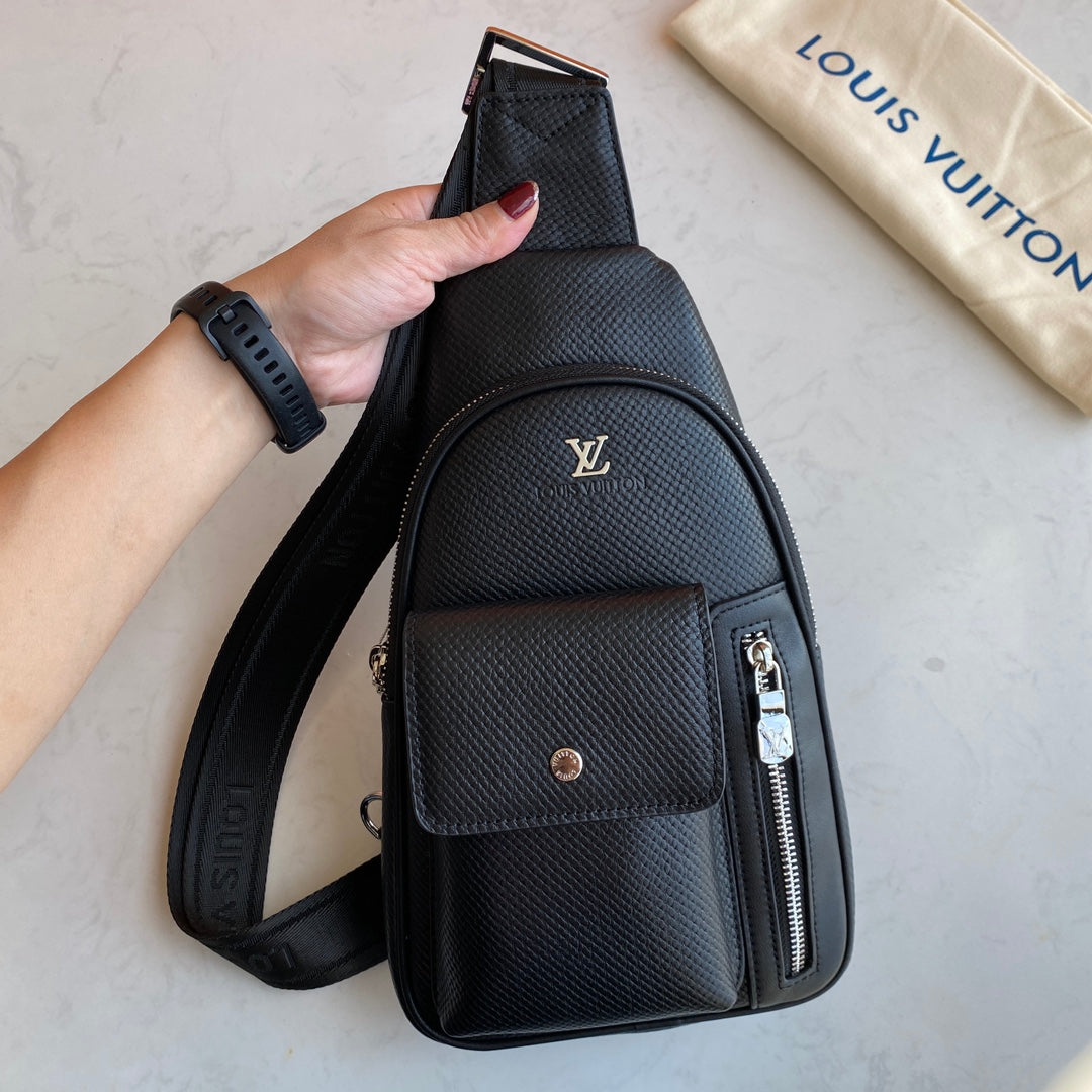New V Logo Real Leather Men's bagsXC052025081312