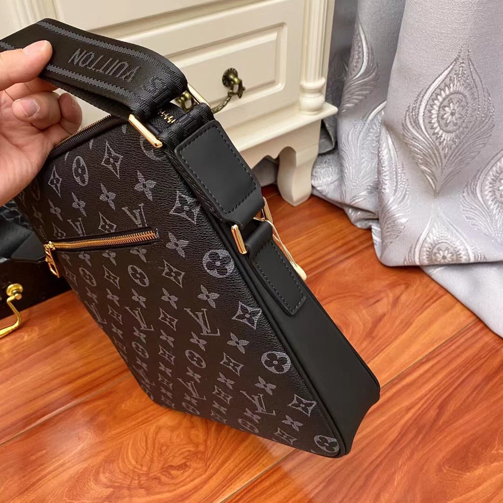 New Black Leather V Logo 26cm Men's BagsXC052025102201