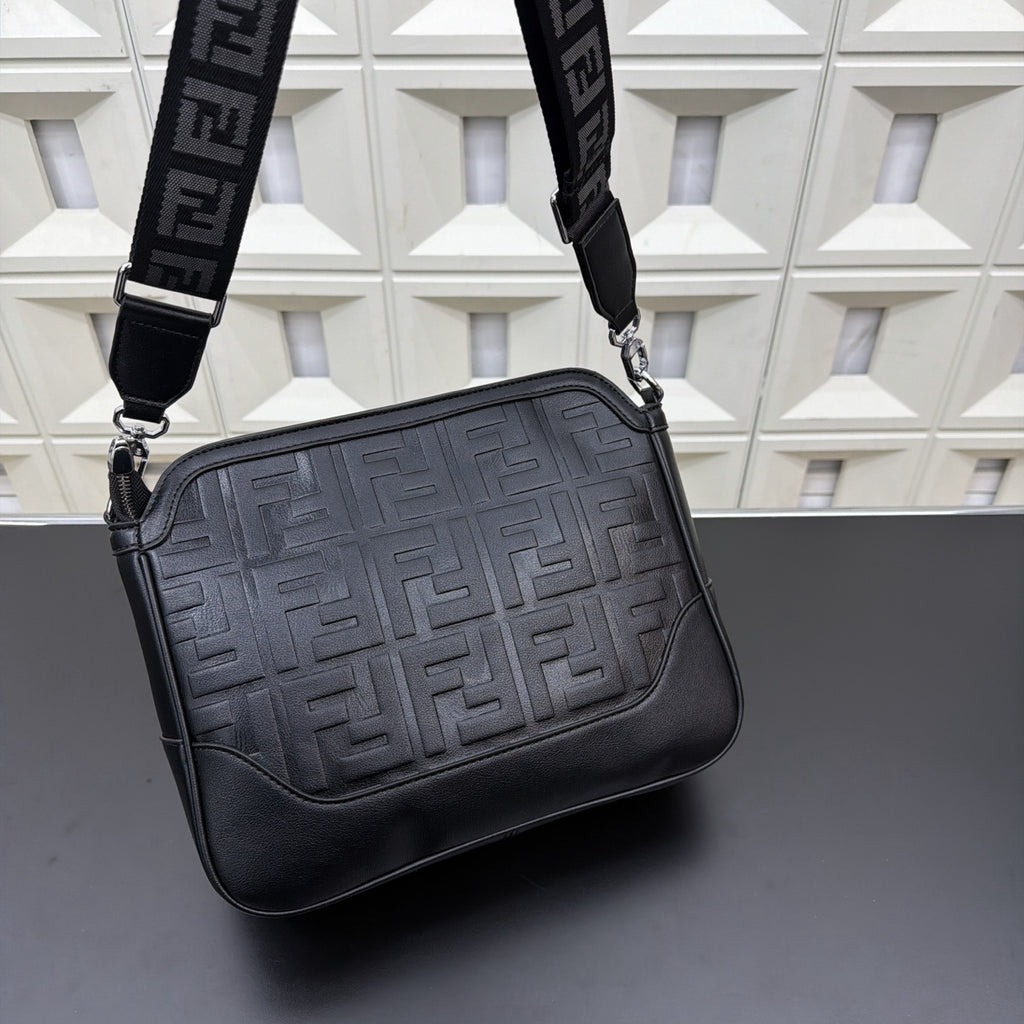 New Fashion  Leather Men's BagsXC052025120902