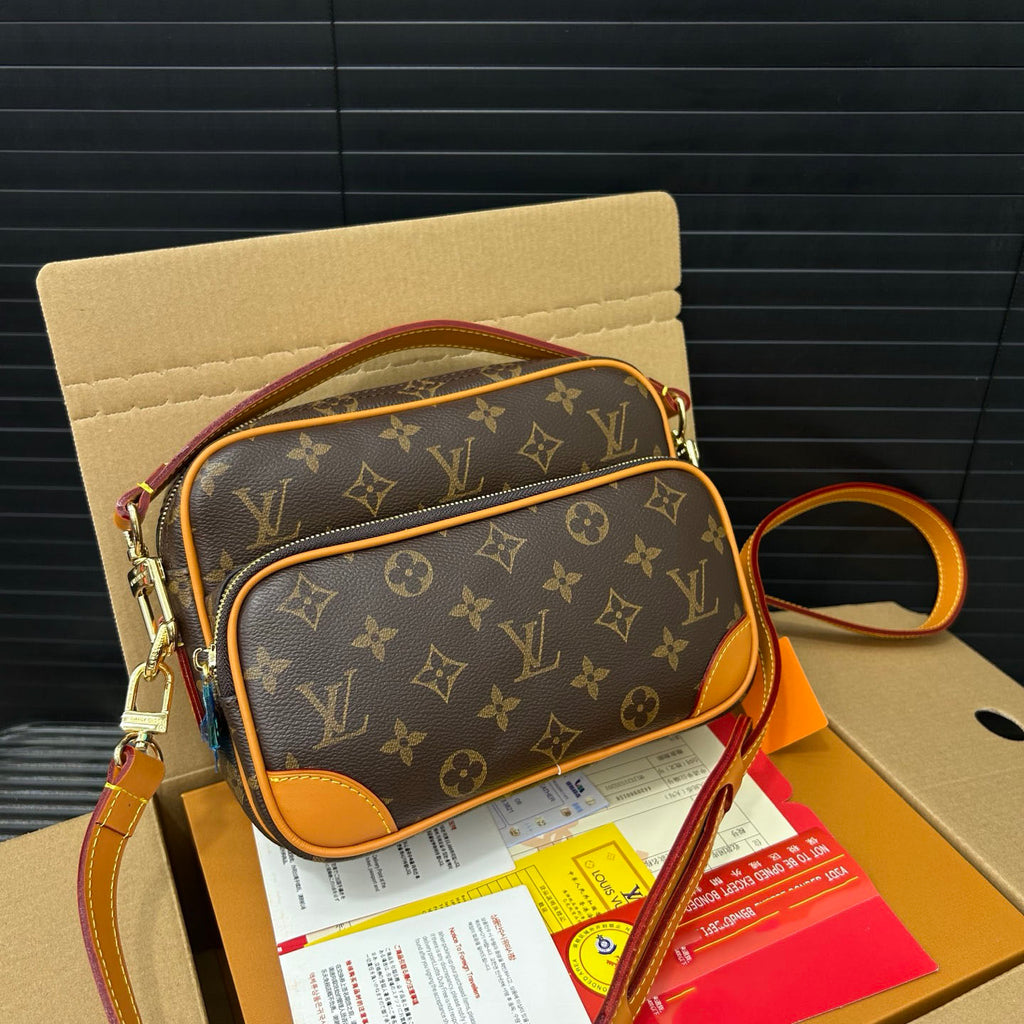 New Handmade Leather V Logo Bags XC052025072519